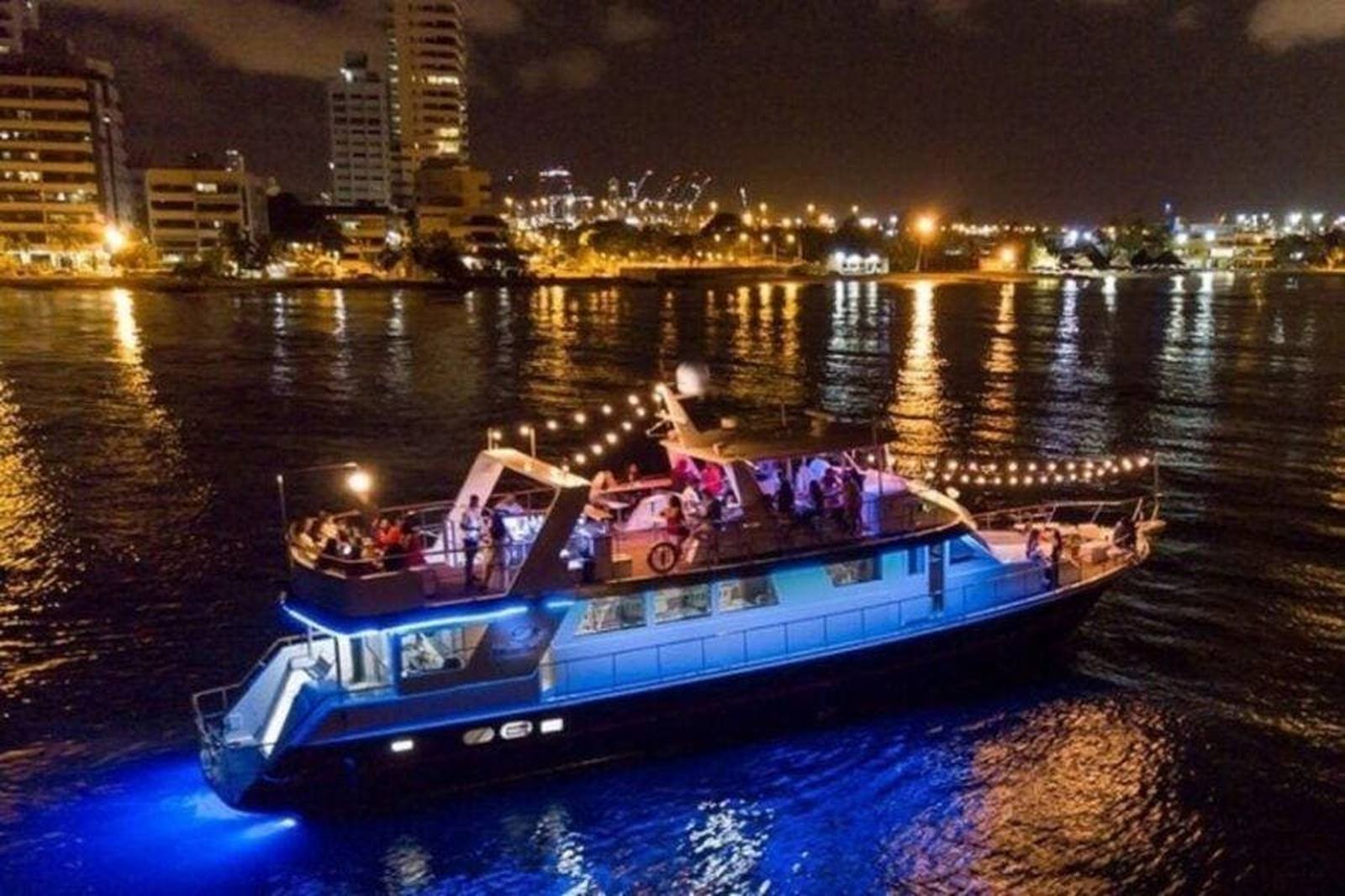 Paseo en barco con espectáculo y cena - CARTAGENA