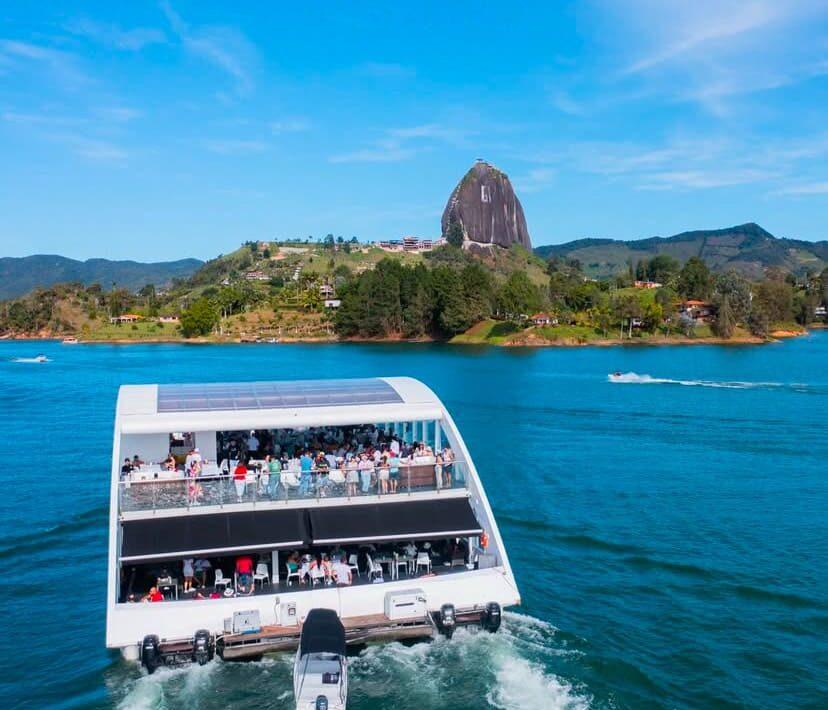 Guatapé, Piedra del Peñol y Paseo en Barco